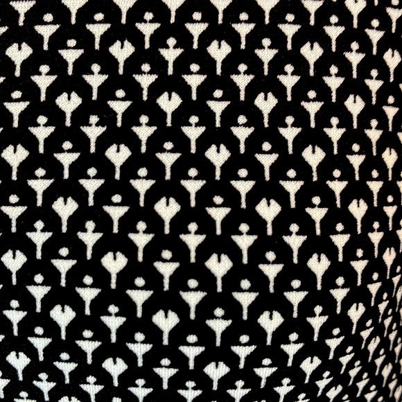 🌸Liz Claiborne Career Top Size XL Black White w/Gold Bar Liquid Knit EUC - Picture 3 of 4